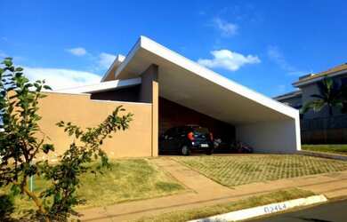 Imagem: A casa em condomínio possui 3 Dormitórios, 2 Banheiros, 4