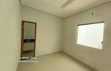 Imagem: A casa possui 3 Dormitórios, 2 Banheiros, 2 Vagas na garagem