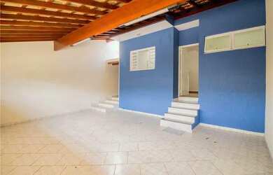 Imagem: A casa possui 3 Dormitórios, 2 Banheiros e 177m² de Área