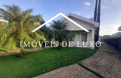 Imagem: A casa em condomínio possui 4 Dormitórios, 5 Banheiros, 4