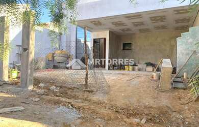 Imagem: A casa possui 3 Dormitórios, 5 Banheiros, 2 Vagas na garagem