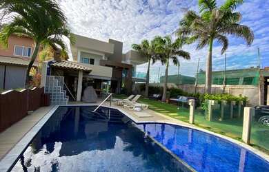 Imagem: A casa em condomínio possui 4 Dormitórios, 5 Banheiros, 4