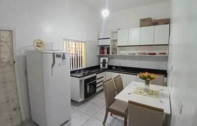 Imagem: A casa possui 2 Dormitórios, 1 Banheiro, 1 Vaga na garagem