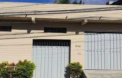 Imagem: A casa possui 3 Dormitórios, 3 Banheiros, 4 Vagas na garagem