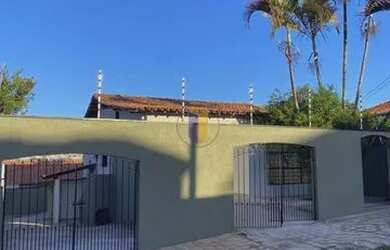 Imagem: A casa possui 2 Dormitórios, 1 Banheiro, 5 Vagas na garagem