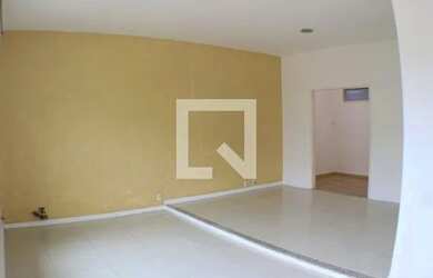 Imagem: A casa possui 3 Dormitórios, 2 Banheiros, 3 Vagas na garagem