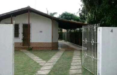 Imagem: A casa possui 2 Dormitórios, 3 Vagas na garagem e está localizado