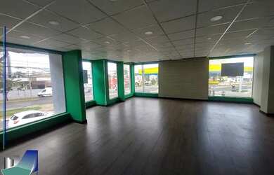 Imagem: O depósito possui 3 Vagas na garagem, 299m² de Área e está