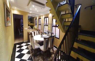 Imagem: A casa possui 3 Dormitórios, 2 Banheiros, 3 Vagas na garagem