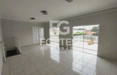 Imagem: O depósito possui 1 Vaga na garagem, 228m² de Área e está