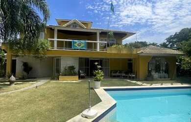 Imagem: A casa em condomínio possui 4 Dormitórios, 5 Banheiros, 3