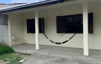 Imagem: A casa possui 2 Dormitórios e está localizado em Boqueirão