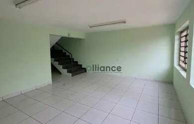 Imagem: O depósito possui 3 Vagas na garagem, 170m² de Área e está