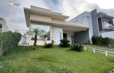 Imagem: A casa em condomínio possui 3 Dormitórios, 4 Banheiros, 2