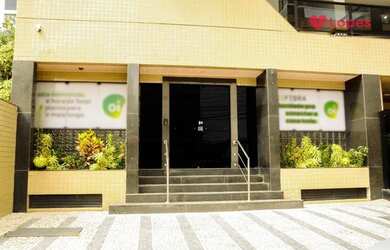 Imagem: O depósito possui 3 Vagas na garagem, 156m² de Área e está