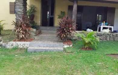 Imagem: A casa possui 4 Dormitórios, 3 Banheiros, 4 Vagas na garagem