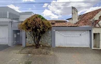 Imagem: A casa possui 2 Dormitórios, 2 Banheiros, 2 Vagas na garagem