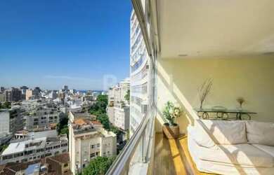 Imagem: O apartamento possui 4 Dormitórios, 3 Banheiros, 2 Vagas na