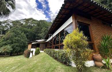 Imagem: A casa em condomínio possui 5 Dormitórios, 5 Banheiros, 2