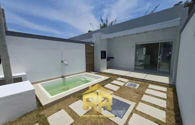 Imagem: A casa possui 3 Dormitórios, 2 Banheiros, 1 Vaga na garagem