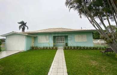 Imagem: A casa possui 3 Dormitórios, 2 Banheiros, 1 Vaga na garagem