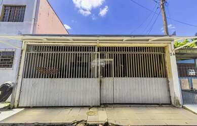 Imagem: A casa possui 2 Dormitórios, 1 Banheiro, 2 Vagas na garagem