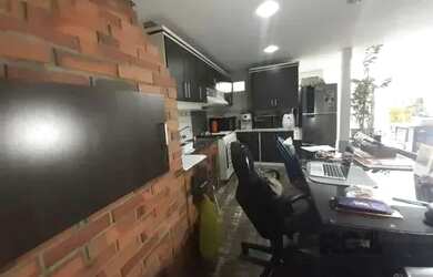 Imagem 16: Casa em Menino Deus. Churrasqueira, Área de serviço, 242m² de Áreae4...