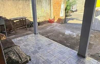 Imagem: A casa possui 2 Dormitórios, 1 Banheiro e está localizado