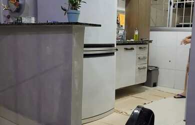 Imagem: A casa possui 2 Dormitórios, 1 Banheiro, 4 Vagas na garagem