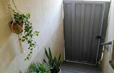 Imagem: A casa possui 2 Dormitórios, 1 Banheiro, 1 Vaga na garagem