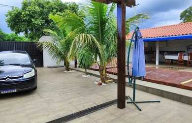 Imagem: A casa possui 5 Dormitórios, 3 Banheiros, 4 Vagas na garagem