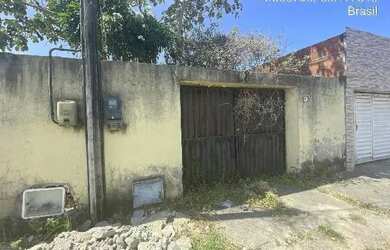 Imagem: A casa possui 2 Dormitórios, 1 Banheiro, 1 Vaga na garagem