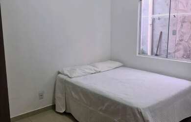 Imagem: A casa possui 2 Dormitórios, Acomodam 6 pessoas, 1 Vaga na