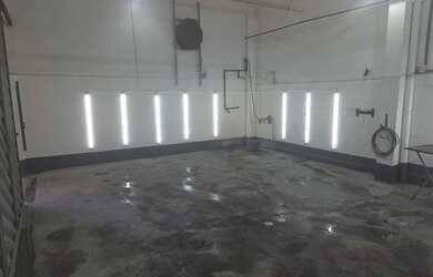 Imagem: O depósito possui 5 Vagas na garagem, 150m² de Área e está