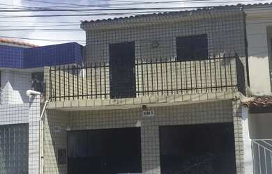 Imagem: A casa possui 4 Dormitórios, 4 Banheiros, 2 Vagas na garagem