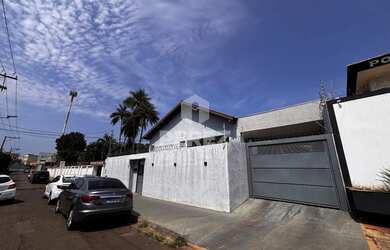 Imagem: A casa possui 4 Dormitórios, 5 Banheiros, 234m² de Área e