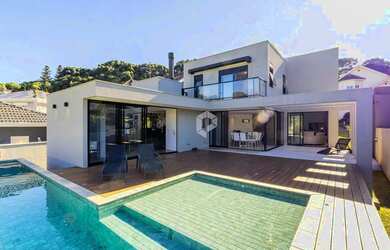 Imagem: A casa em condomínio possui 4 Dormitórios, 5 Banheiros, 5