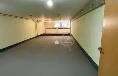 Imagem: O depósito possui 5 Vagas na garagem, 600m² de Área e está