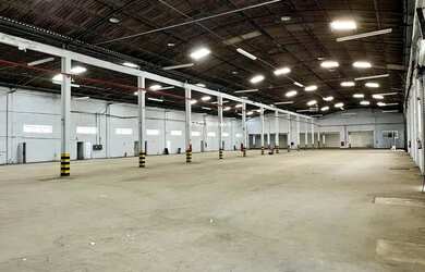 Imagem: O depósito possui 5 Vagas na garagem, 4.316m² de Área e