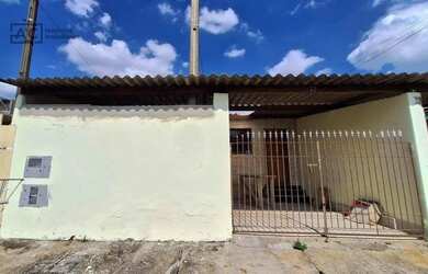 Imagem: A casa possui 2 Dormitórios, 1 Banheiro, 1 Vaga na garagem