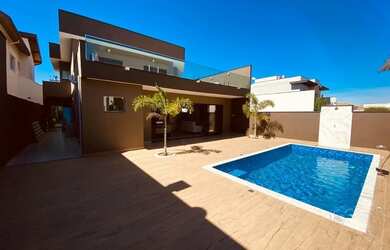 Imagem: A casa em condomínio possui 3 Dormitórios, 5 Banheiros, 4