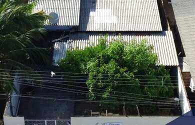 Imagem: A casa possui 4 Dormitórios, 2 Banheiros, 252m² de Área e