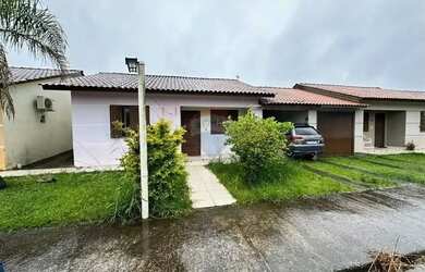 Imagem: A casa possui 2 Dormitórios, 1 Banheiro, 1 Vaga na garagem