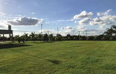 Imagem 8: Lote/Terreno para venda com 1210 metros quadrados em Condomínio Villágio...