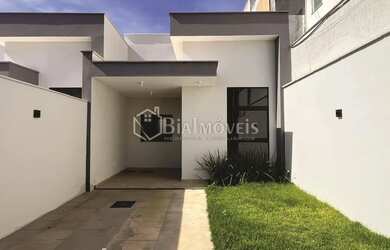 Imagem: A casa possui 2 Dormitórios, 1 Banheiro, 1 Vaga na garagem