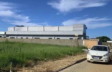 Imagem: A casa em condomínio possui 4 Dormitórios, 4 Vagas na garagem