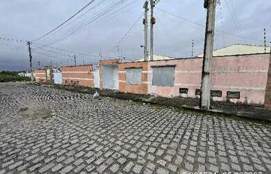 Imagem: A casa possui 2 Dormitórios, 1 Banheiro, 1 Vaga na garagem