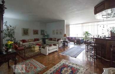 Imagem: O apartamento possui 5 Dormitórios, 3 Banheiros, 2 Vagas na