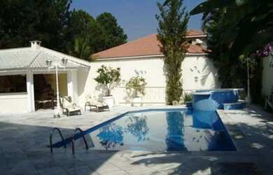 Imagem: A casa em condomínio possui 4 Dormitórios, 5 Banheiros, 4