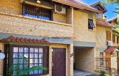 Imagem: A casa possui 3 Dormitórios, 4 Banheiros, 2 Vagas na garagem